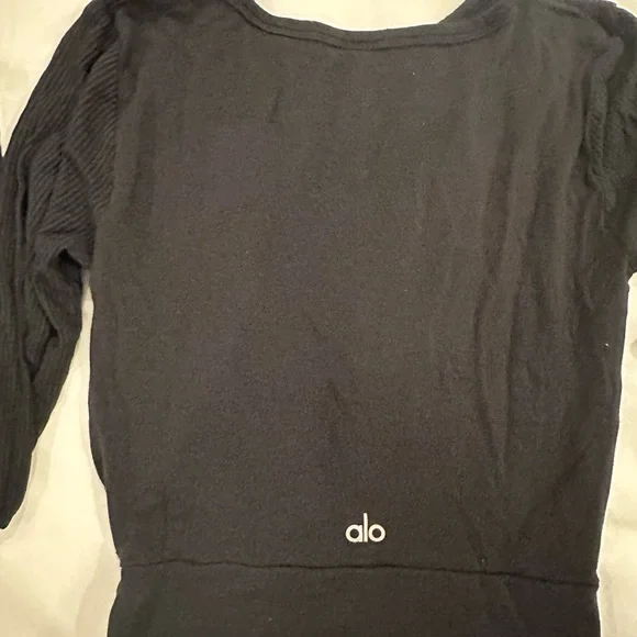 Alo Yoga Cover Long Sleeve Top / size small / black - Picture 3 of 3